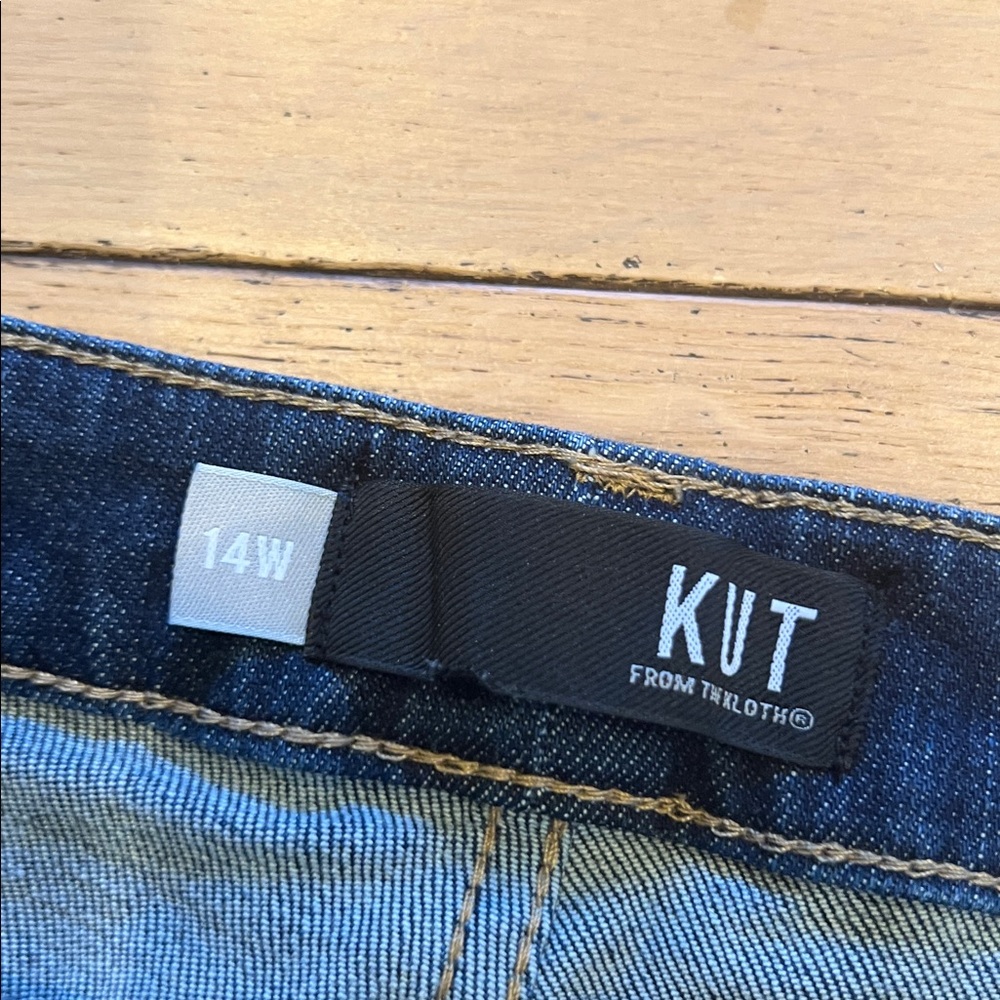 Kut from the Kloth Women's Deep Indigo Jean Shorts, 14W - Picture 2 of 3